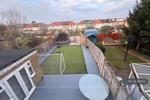 3 bedroom semi-detached house to rent, Ravenswood Avenue, Surbiton, KT6