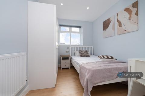 1 bedroom in a house share to rent, St Georges Road, Richmond, TW9