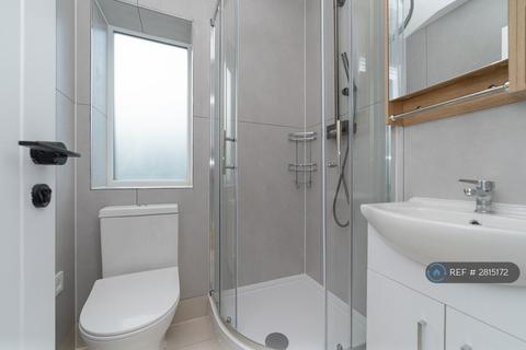 1 bedroom in a house share to rent, St Georges Road, Richmond, TW9