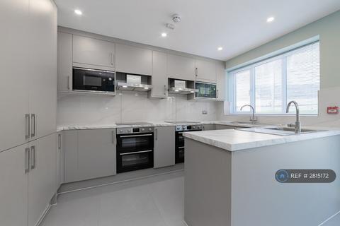 1 bedroom in a house share to rent, St Georges Road, Richmond, TW9