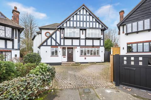 4 bedroom detached house for sale, Belmont Close, Woodford Green, IG8