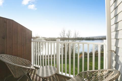 2 bedroom flat for sale, The Lakes, Larkfield, Aylesford, Kent, ME20