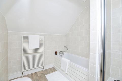 2 bedroom flat for sale, The Lakes, Larkfield, Aylesford, Kent, ME20