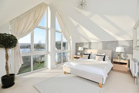 2 bedroom flat for sale, The Lakes, Larkfield, Aylesford, Kent, ME20