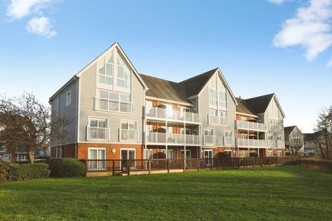 2 bedroom flat for sale, The Lakes, Larkfield, Aylesford, Kent, ME20