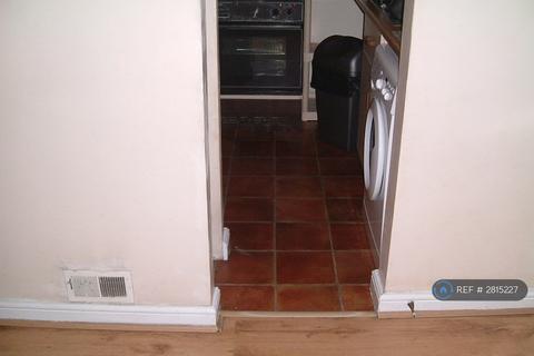 1 bedroom semi-detached house to rent, Gibbs Close, High Wycombe, HP13