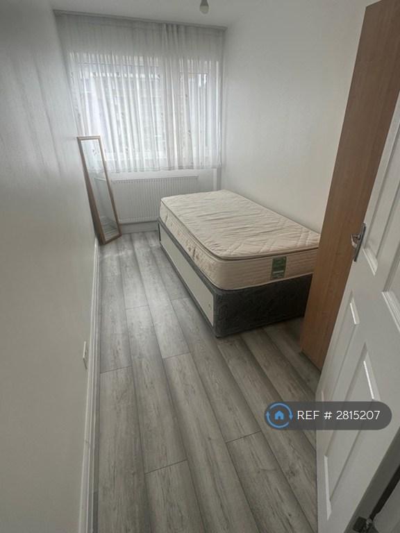 Top Floor Double Bedroom 4