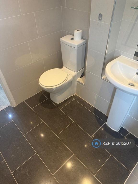 Another Picture Of The Bathroom