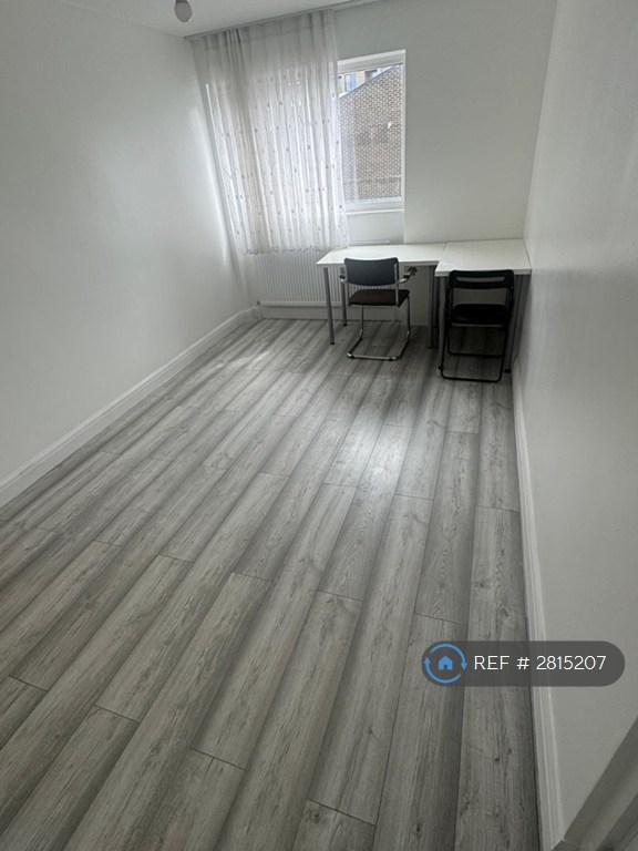 Top Floor Double Bedroom 2
