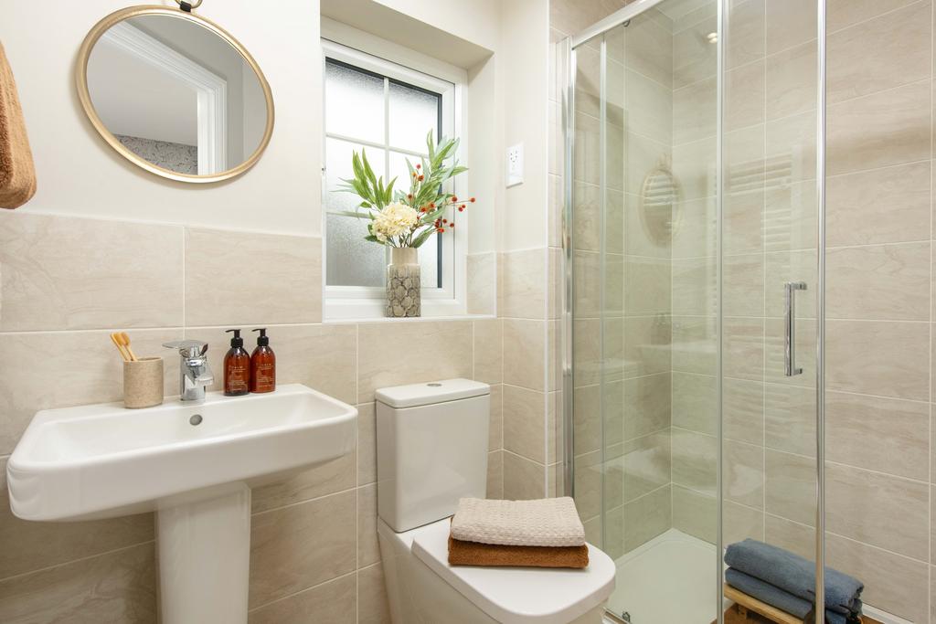 DWH EM Ashbourne Airfield Kirkdale En suite