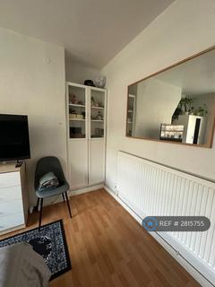 1 bedroom in a flat share to rent, Eastman House, London, SW4