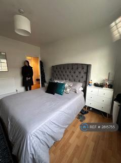 1 bedroom in a flat share to rent, Eastman House, London, SW4
