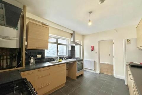 5 bedroom house to rent, Woodlands Road, Southall, Middlesex
