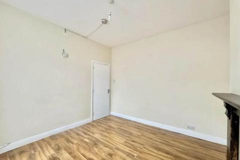 5 bedroom house to rent, Woodlands Road, Southall, Middlesex