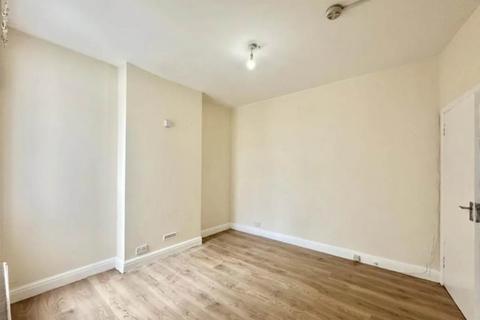 5 bedroom house to rent, Woodlands Road, Southall, Middlesex
