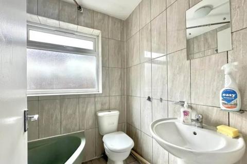 5 bedroom house to rent, Woodlands Road, Southall, Middlesex