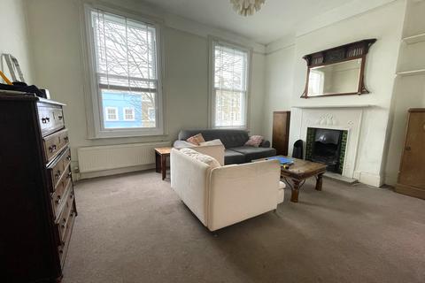 3 bedroom flat to rent, Blackstock Road, London N4