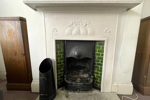 3 bedroom flat to rent, Blackstock Road, London N4
