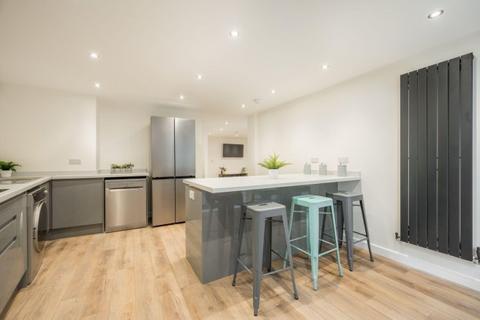 5 bedroom flat to rent, Trippet Lane