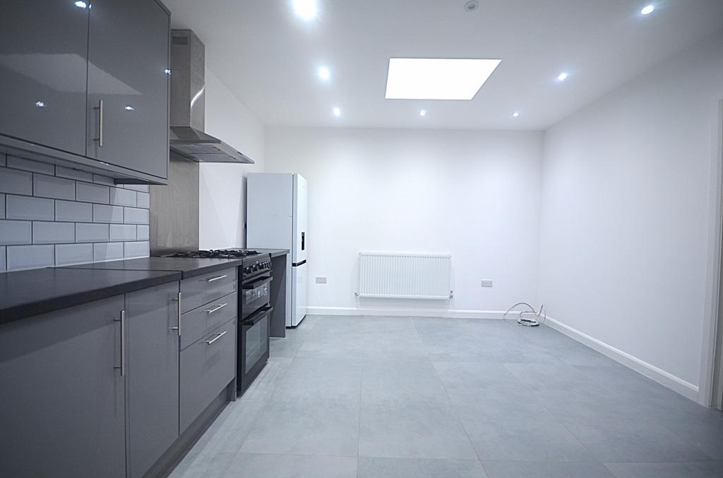 One Bedroom Flat to rent Eastern Avenue, Ilford I