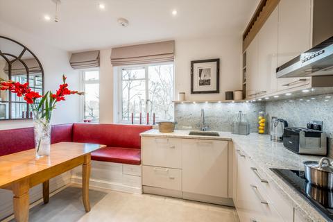 3 bedroom flat to rent, Onslow Square, London SW7