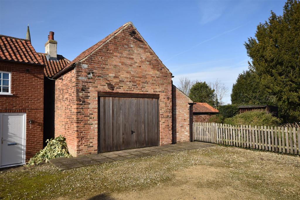 Garage/Workshop