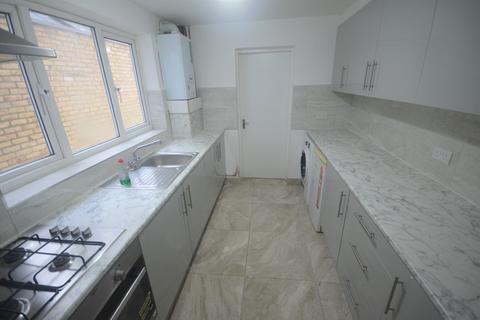 3 bedroom terraced house to rent, Sherrard Road, E12 6UG