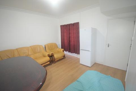 3 bedroom terraced house to rent, Sherrard Road, E12 6UG