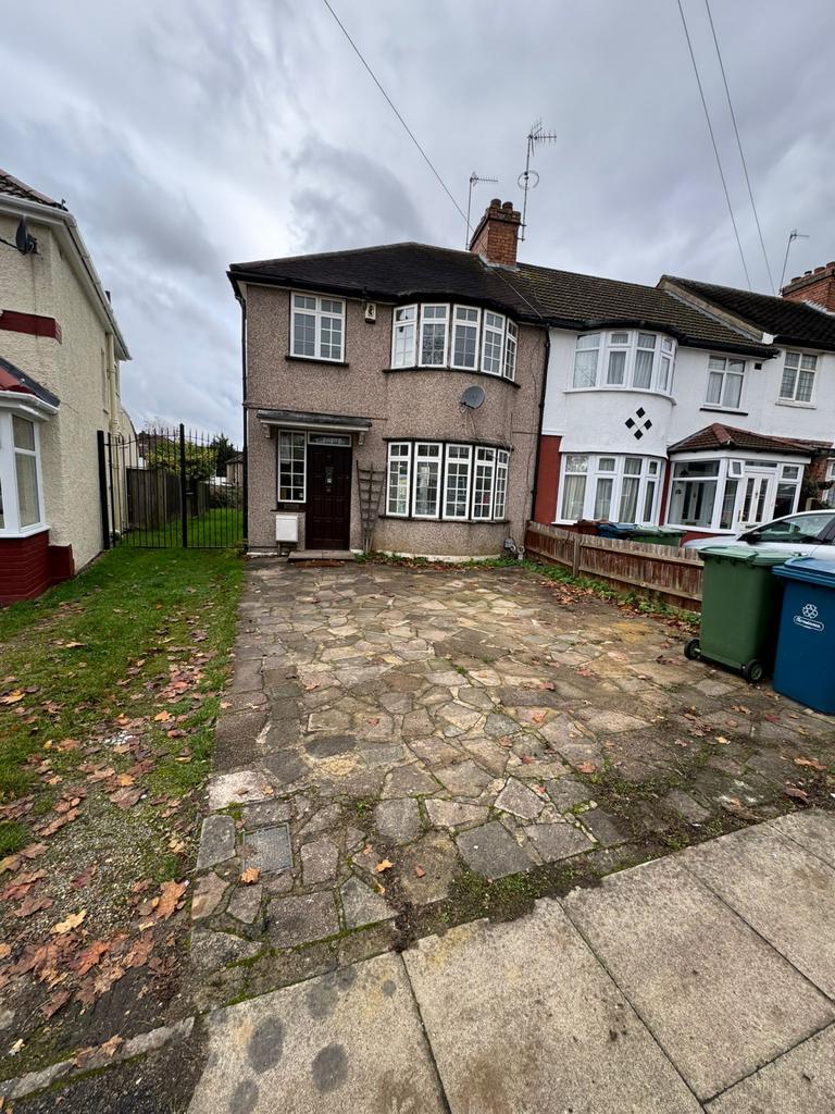 3 bed semi-detached house to rent Abercorn Cresce