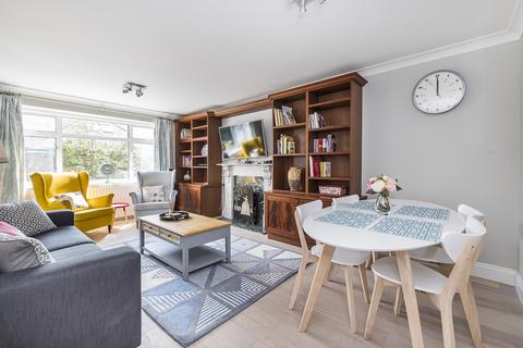 3 bedroom flat to rent, Percy Road Hampton TW12
