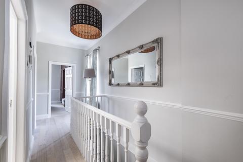 3 bedroom flat to rent, Percy Road Hampton TW12