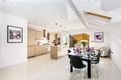 4 bedroom terraced house to rent, Pennard Road, London W12