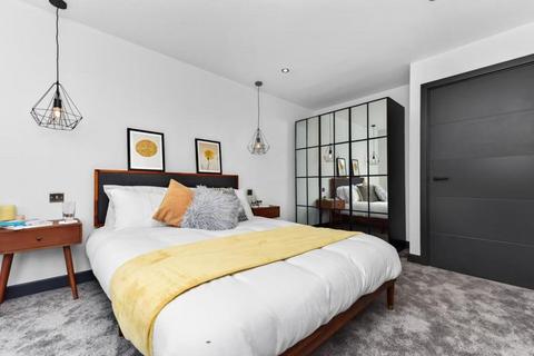 2 bedroom flat to rent, Makers Yard, Fulham, London, SW6