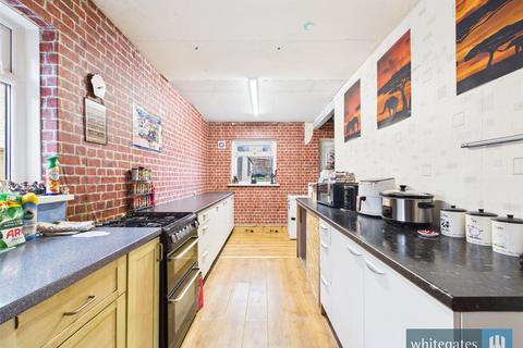 3 bedroom semi-detached house for sale, Wallingford Mount, Allerton, Bradford, West Yorkshire, BD15
