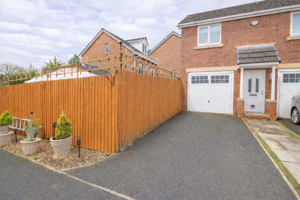 Driveway/Garage