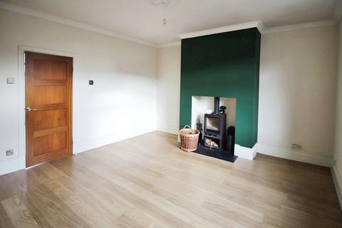 2 bedroom end of terrace house to rent, Wood Lane, Leeds LS26