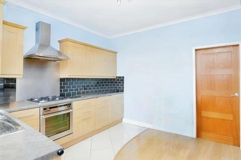 2 bedroom end of terrace house to rent, Wood Lane, Leeds LS26