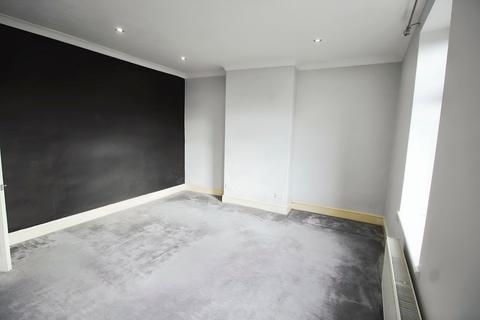 2 bedroom end of terrace house to rent, Wood Lane, Leeds LS26