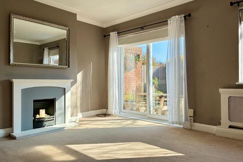 2 bedroom flat for sale, Beaconsfield Road, Epsom, KT18