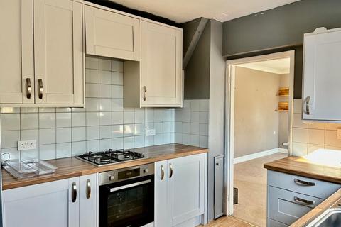 2 bedroom flat for sale, Beaconsfield Road, Epsom, KT18