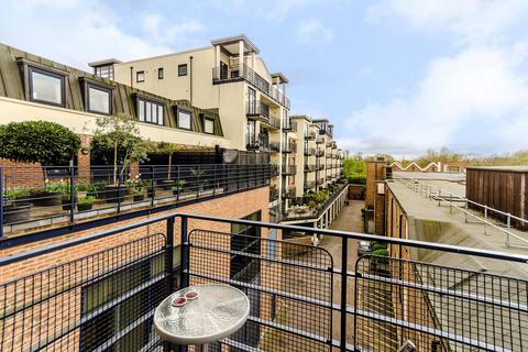 undefined, Market Square, Kingston, Kingston upon Thames, KT1