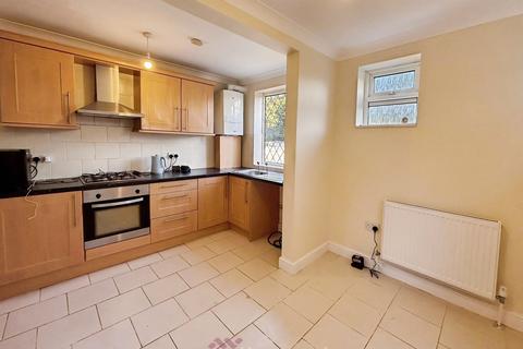 3 bedroom end of terrace house to rent, Warwick Road, Doncaster DN2