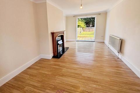 3 bedroom end of terrace house to rent, Warwick Road, Doncaster DN2