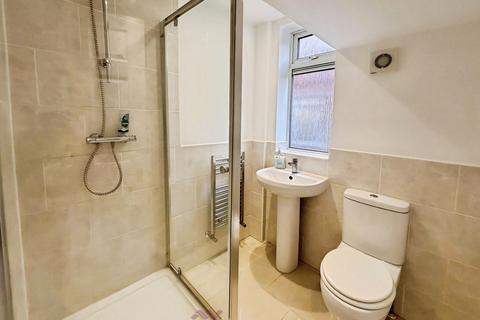 3 bedroom end of terrace house to rent, Warwick Road, Doncaster DN2