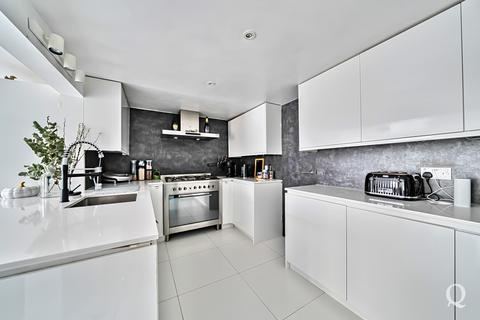 3 bedroom terraced house to rent, Victoria Street, Rochester, Kent, ME1