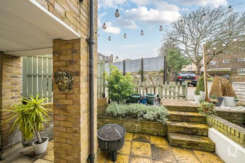 3 bedroom terraced house to rent, Victoria Street, Rochester, Kent, ME1