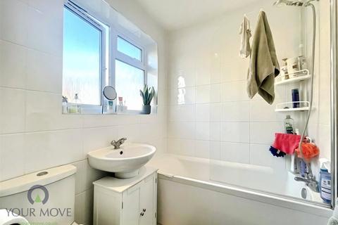 2 bedroom maisonette to rent, Stonefield Close, Bexleyheath DA7