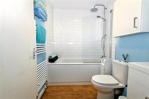 2 bedroom flat for sale, Seaside, Eastbourne