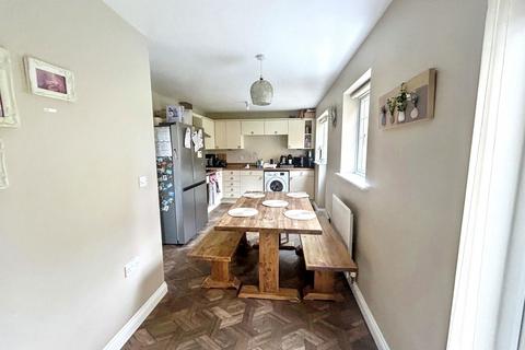3 bedroom detached house for sale, Robinsons Drive, Blaydon-on-Tyne, Tyne and Wear, NE21 5GF