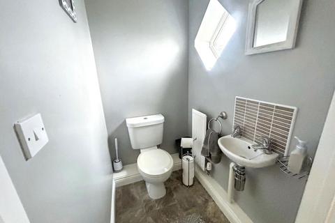 3 bedroom detached house for sale, Robinsons Drive, Blaydon-on-Tyne, Tyne and Wear, NE21 5GF